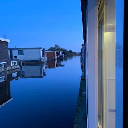 Quiet Waterloft Near Amsterdam And Schiphol Ws17