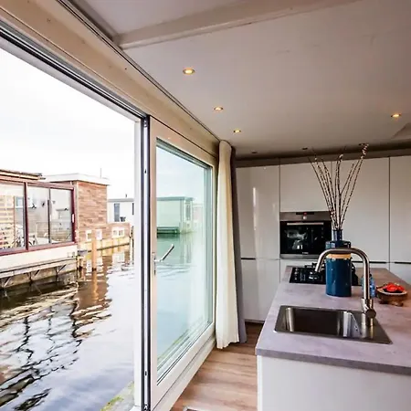 Quiet Waterloft Near Amsterdam And Schiphol Ws17
